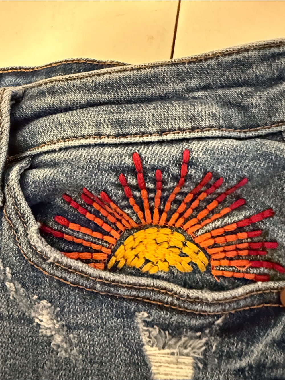 Judy Blue Distressed Denim Shorts Rainbow Sunburst Embroidery 3” Inseam 29 waist - Picture 3 of 16
